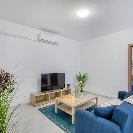Calm 2br Flat Fast Wifi Garden View *